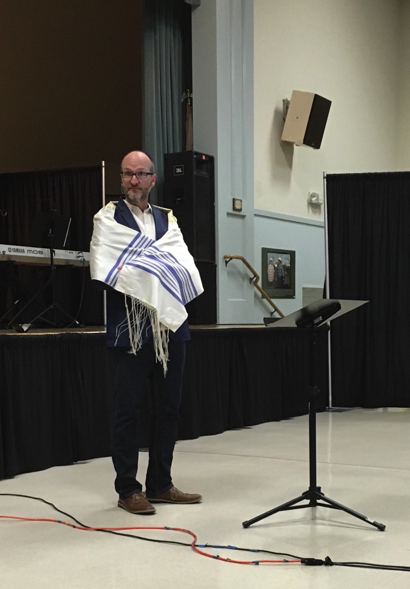 Jon Woolner demonstrates traditional Rabbi apparel 